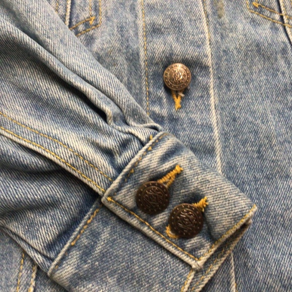 Vintage Gloria Vanderbilt denim jacket. Size medium great shape. - Picture 2 of 10